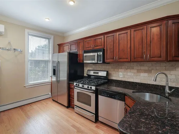 349 York Street image 4 of 13