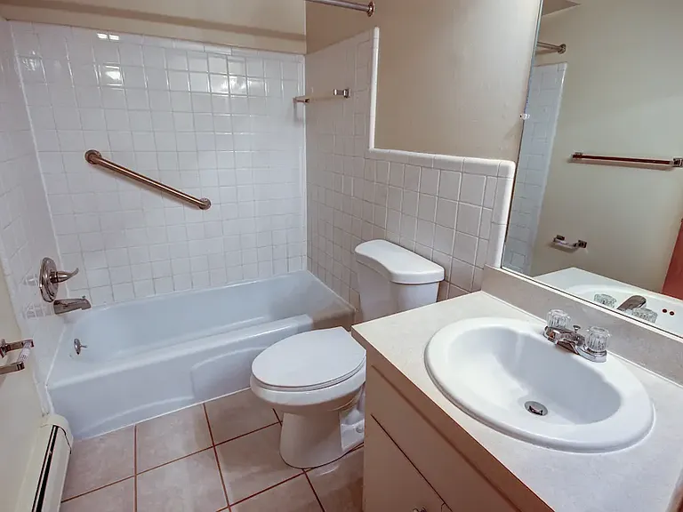 Fairfield Arms Apartments — Photo 28