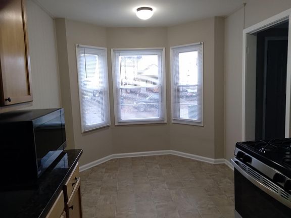 4th image of 2058 Paris Ave