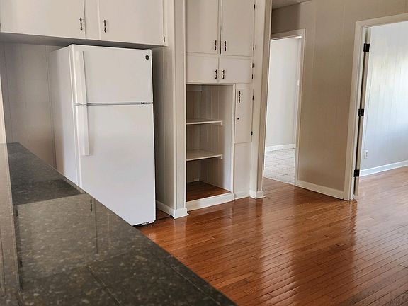 4th image of 206 E Watauga Ave #1