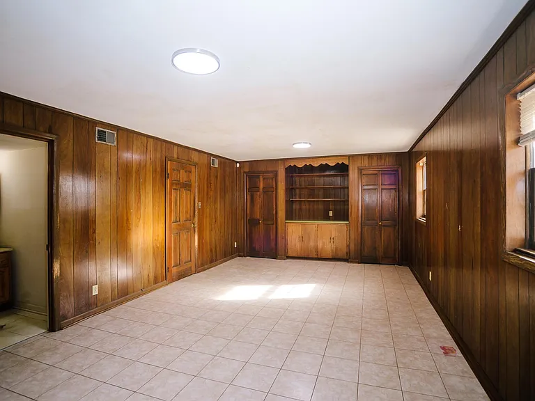 1301 Normandy Rd — Photo 11