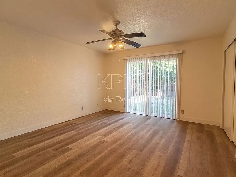 2828 Smoke Tree Cir — Photo 23