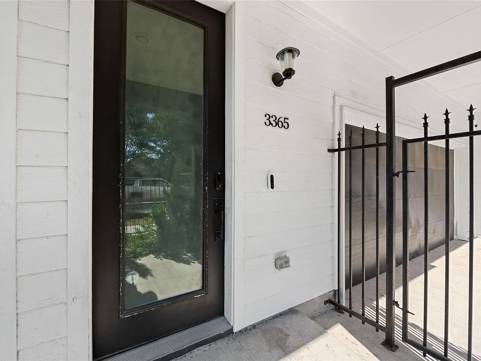 3 bed, 3.0 bath, 1891 sqft, $2,250 — Photo 2