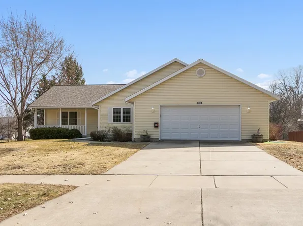 908 Surrey Ln, Baraboo, WI 53913