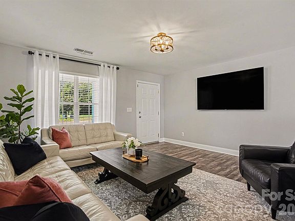 4th image of 3721 Brookchase Ln