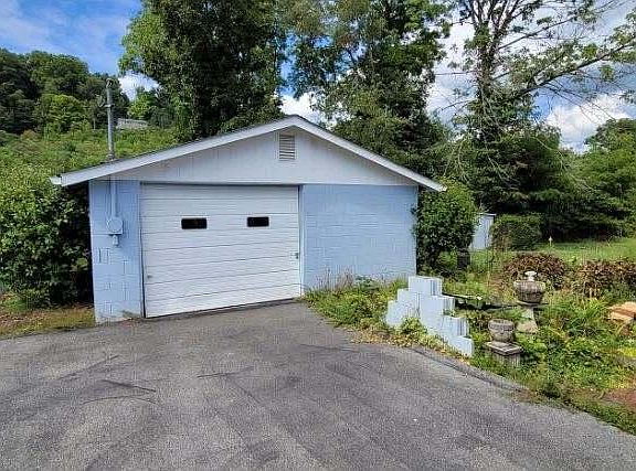 5th image of 2137 Westfield St