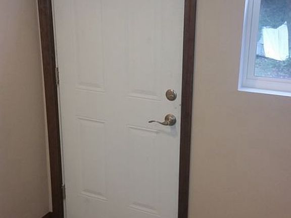 3rd image of 812 Seabrights Ln