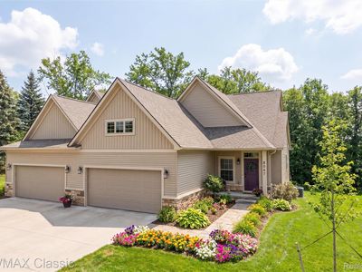 8047 Bridgestone Blvd, White Lake, MI, 48386