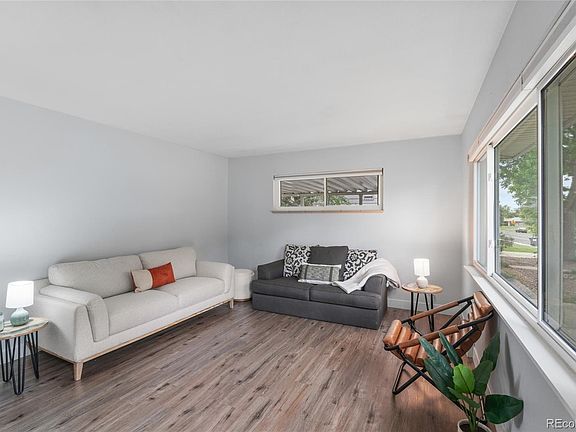 4th image of 2408 17th Avenue