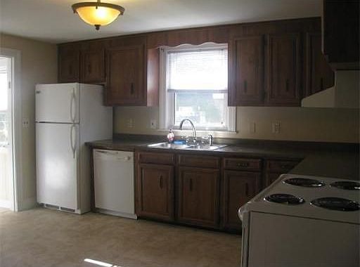 5th image of 131 Hill St