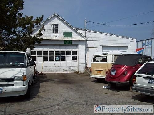 2nd image of 74 Hampton Pl