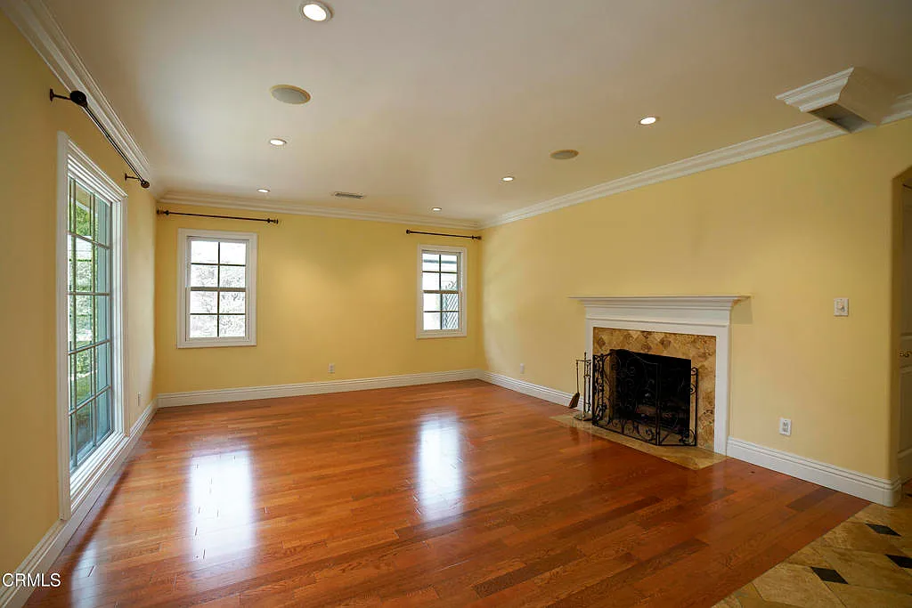 3 bed, 3.0 bath, 2300 sqft, $6,900 — Photo 4