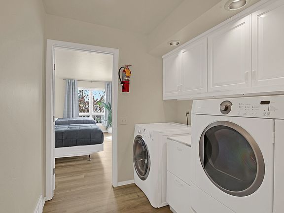3rd image of 123 Navarino St Unit 4