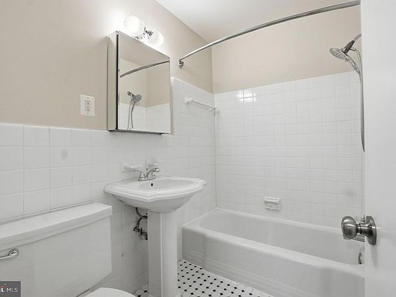 4th image of 10607 Kenilworth Ave #K-202