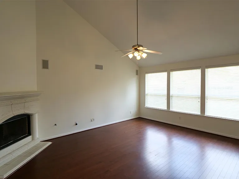 6119 Lakenshire Falls Ln — Photo 9