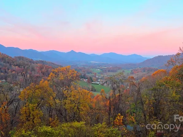 246 Calhoun Ridge Dr, Waynesville, NC 28786