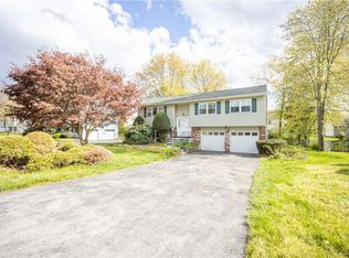 33 Sutton Park Rd, Poughkeepsie, NY 12603