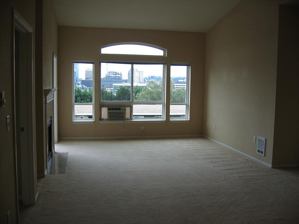 1st image of 12224 NE 8th St APT 302