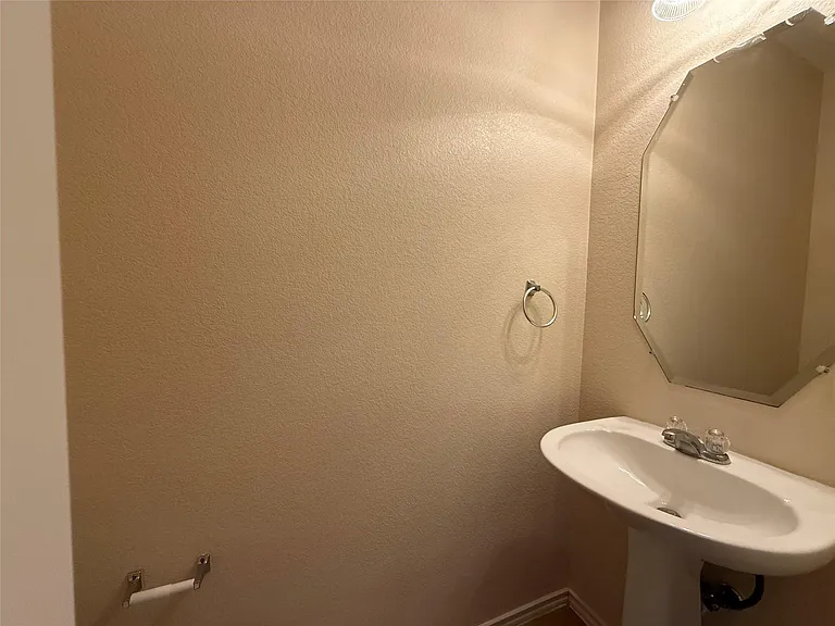 11606 Hereford St — Photo 10