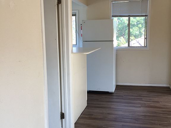 4th image of 33141 Case St #B