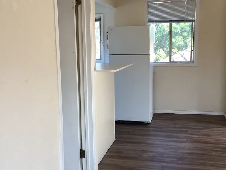 33141 Case St #B — Photo 4