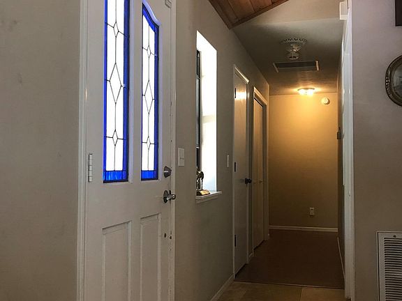 3rd image of 11017 Lincoln Way