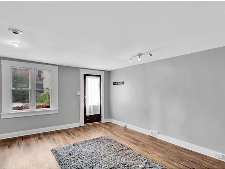 602 Middle St — Photo 3
