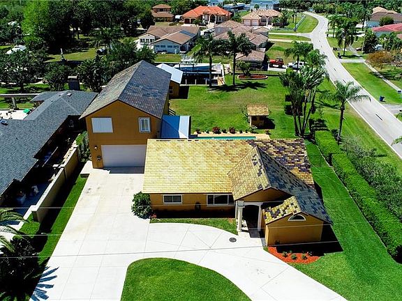 2nd image of 1885 Marina Cir