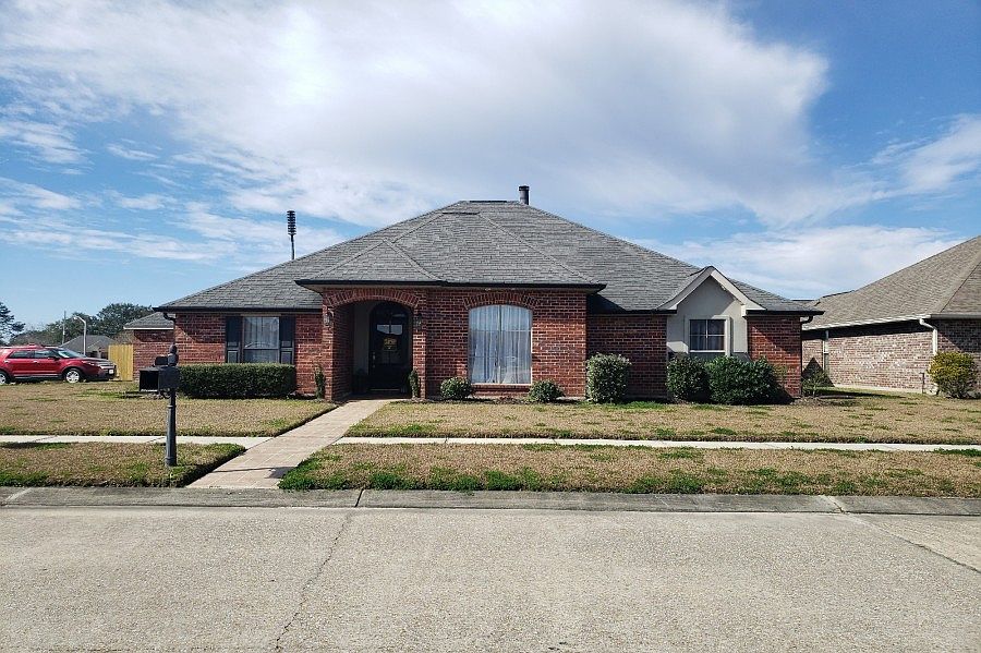 1st image of 201 White Oak Dr