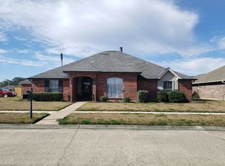 201 White Oak Dr, Saint Rose, LA 70087