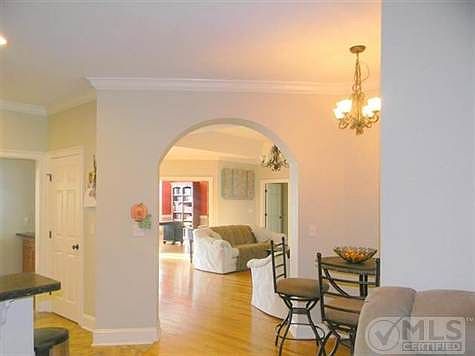 5th image of 1823 Vineyard Way