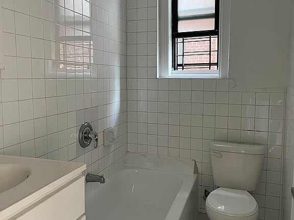 5th image of 3025 Godwin Ter APT 3E