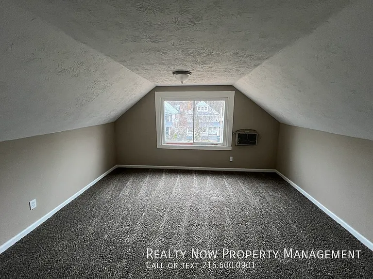 872 Helmsdale Rd #2 — Photo 10
