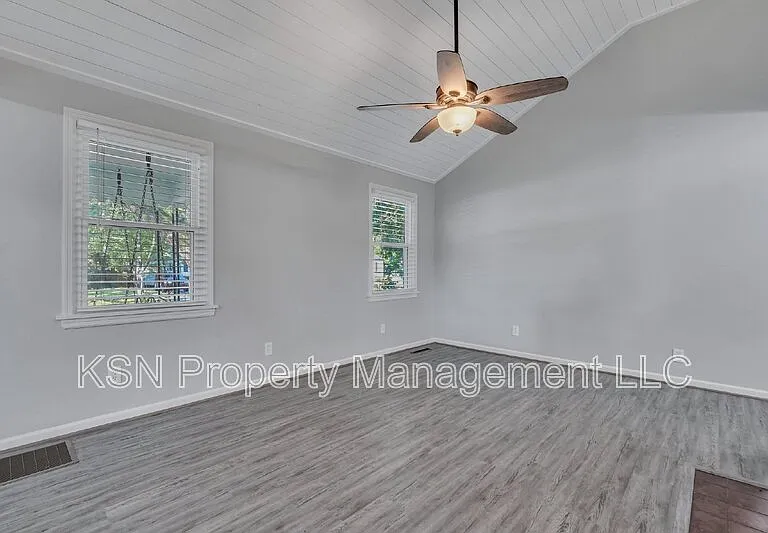 1928 Hawthorne St — Photo 23