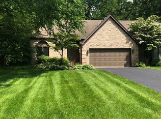 16 Walnut Creek Dr, Holland, OH 43528