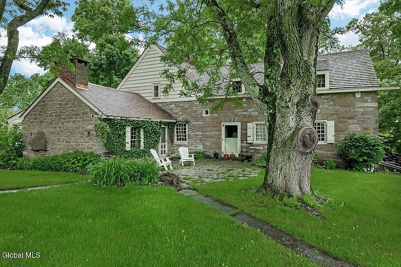 3rd image of 844 Hickory Hill Road