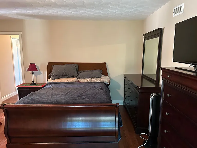 420 Osborne St — Photo 21