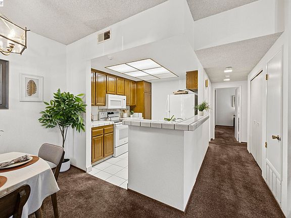 4th image of 39951 Parada St #A