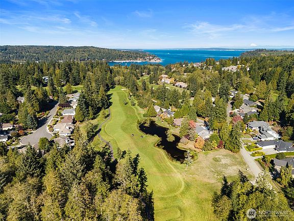 2nd image of 101 Highland Greens #5