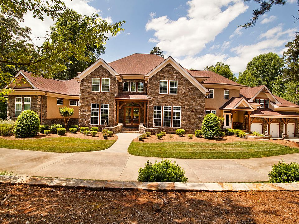 Front w/circular driveway