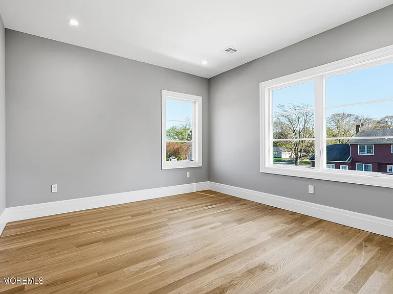 84 Cooper Ave — Photo 38