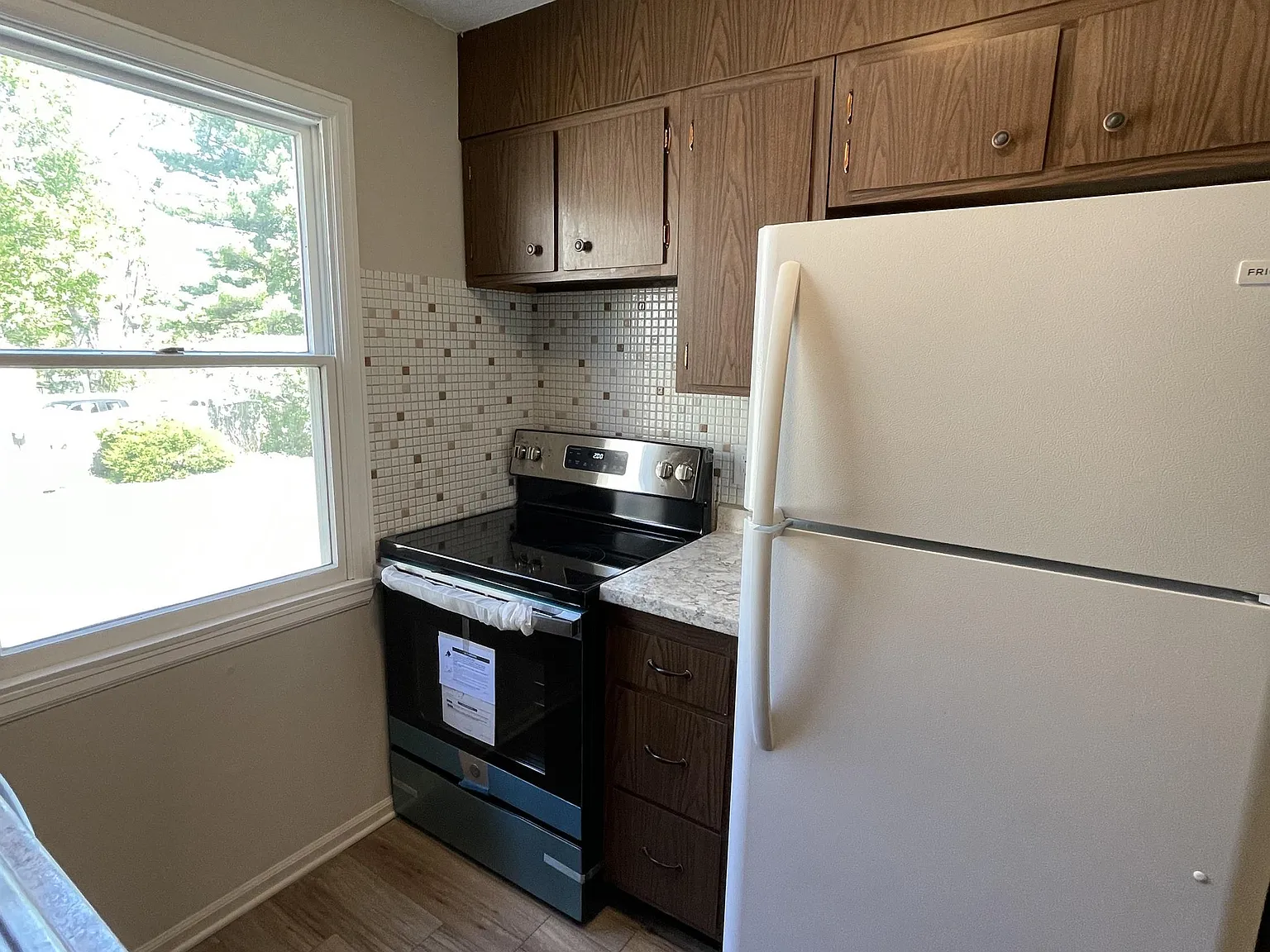 105 E Sands St — Photo 3