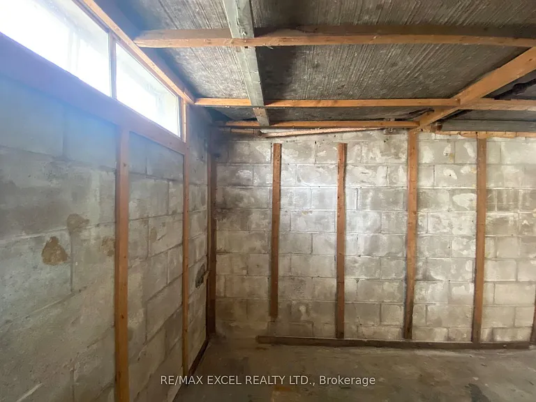 443 Vaughan Rd — Photo 35