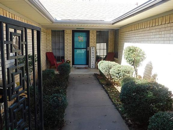 2nd image of 1012 Sugarbush Ln
