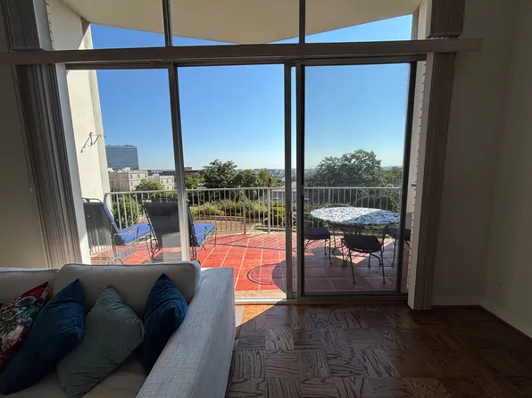 1200 N Nash St APT 230, Arlington, VA 22209
