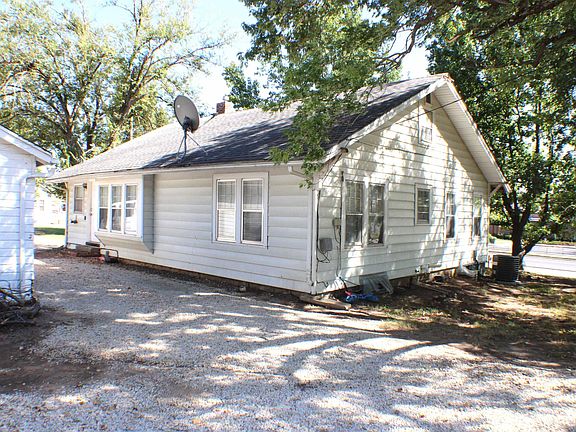 3rd image of 3228 SE 6th St