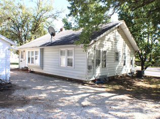 3228 SE 6th St, Topeka, KS 66607