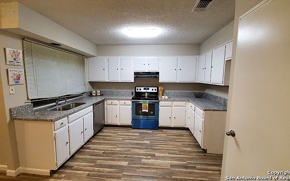 3rd image of 6702 Maple Lake St