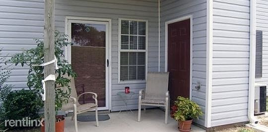 Parkford Apartments Iola Kansas Patio