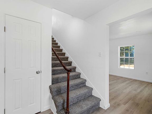 4th image of 2201 Vincent St